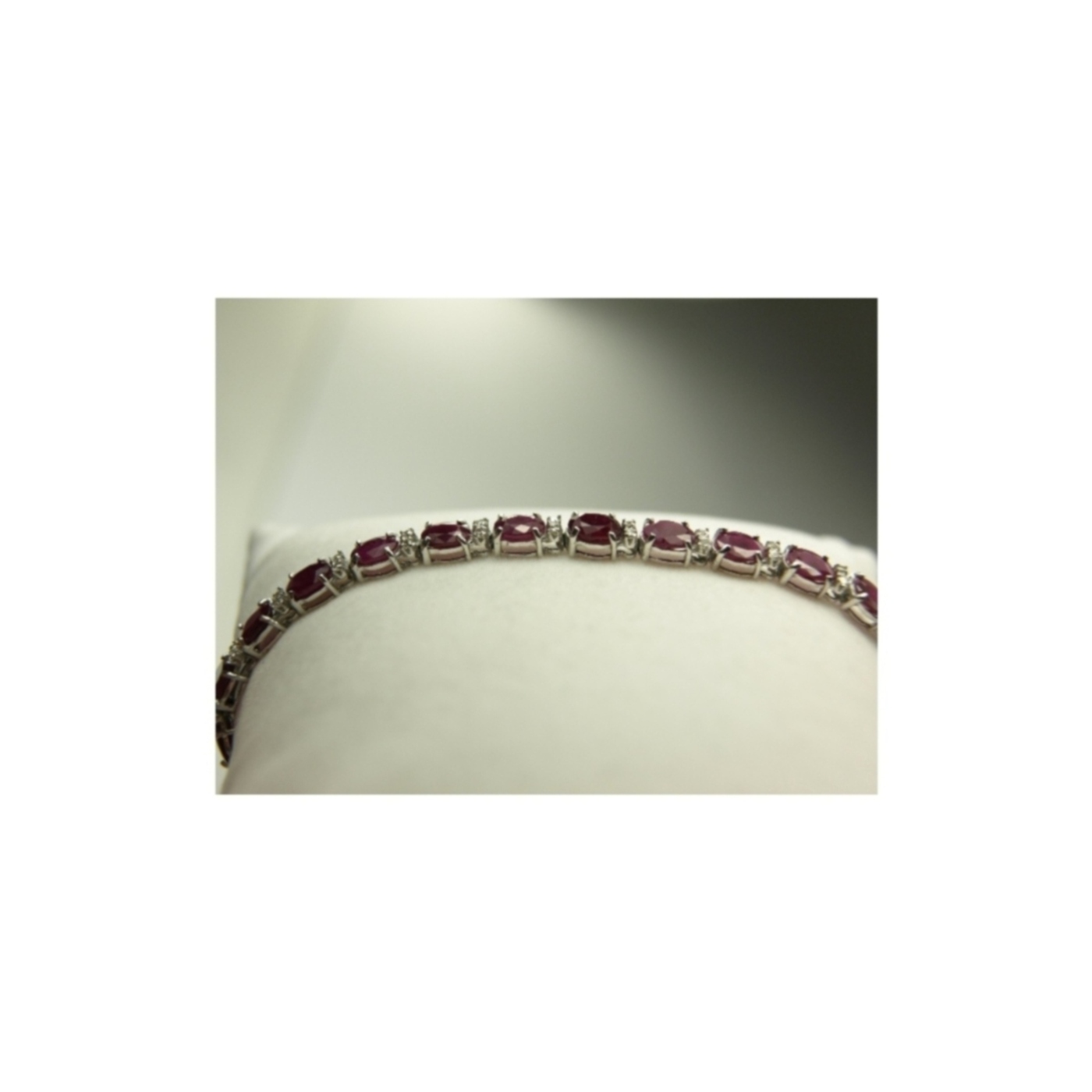 B2061D 14K-18K White Gold & Diamond-Ruby �12.500 14K-18K White Gold & Diamond-Ruby - Image 1