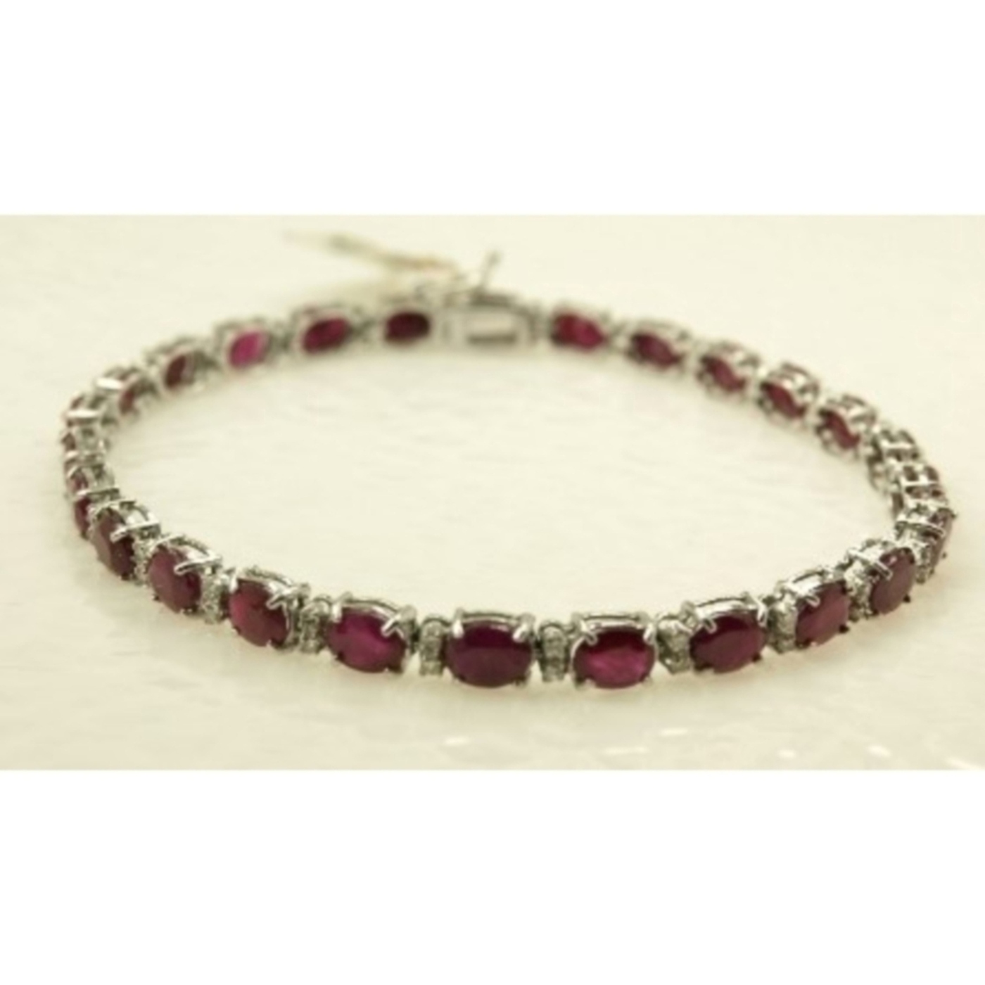 B2061F 14K-18K White Gold & Diamond-Ruby �12.500 14K-18K White Gold & Diamond-Ruby - Image 1